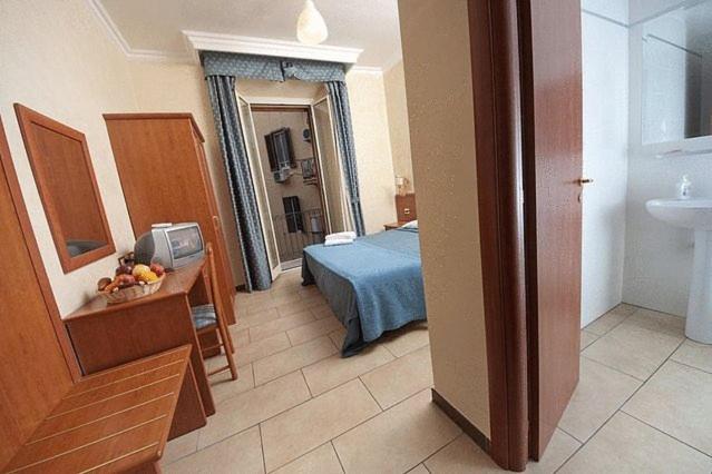 Postel nebo postele na pokoji v ubytování Cesar Palace Guesthouse