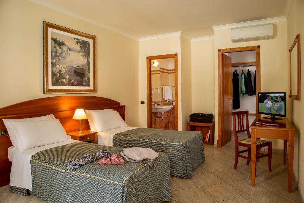TV a/nebo společenská místnost v ubytování Marini Park Hotel