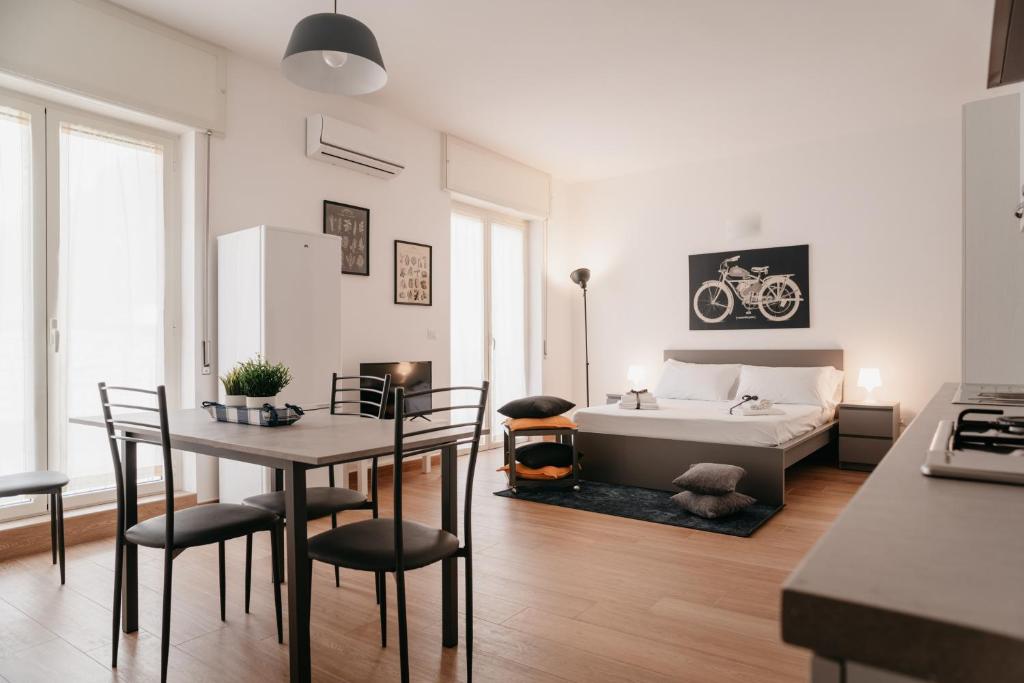 Brombeis Aurea by CasaNapoletana - Town Center