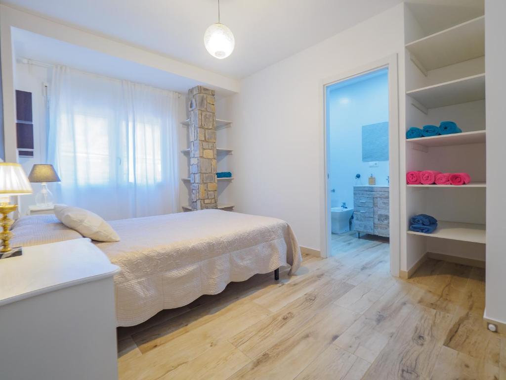 Postel nebo postele na pokoji v ubytování El Montecillo complex beach and city 1A ApartamentosMalagaManagement