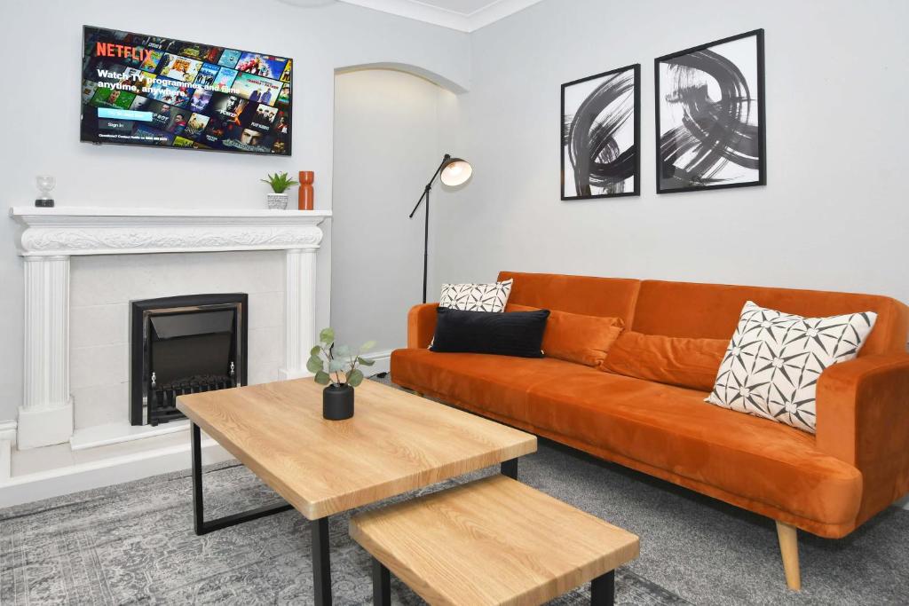 Hanford Apartments - Three-Bedroom Apartment