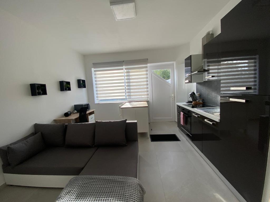 Kuchyň nebo kuchyňský kout v ubytování 1-C Superbe appartement très calme et bien décoré