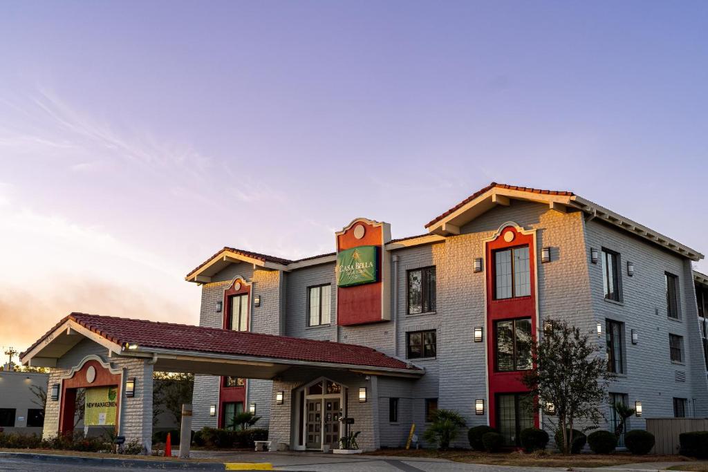 eine Darstellung eines Hotels in der Unterkunft Casa Bella Inn & Suites Extended Stay in Tallahassee