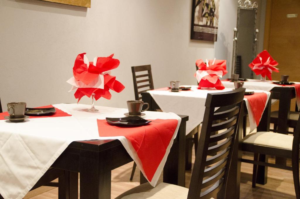 Restaurace v ubytování Hotel Duquesa