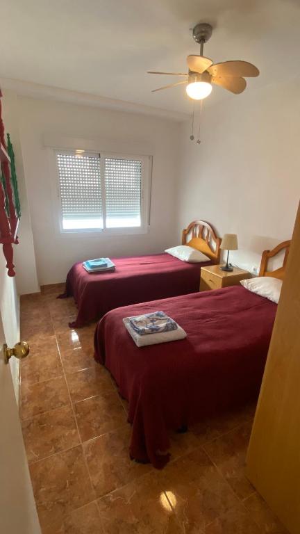 A bed or beds in a room at Apartamento en primera linea de mar.