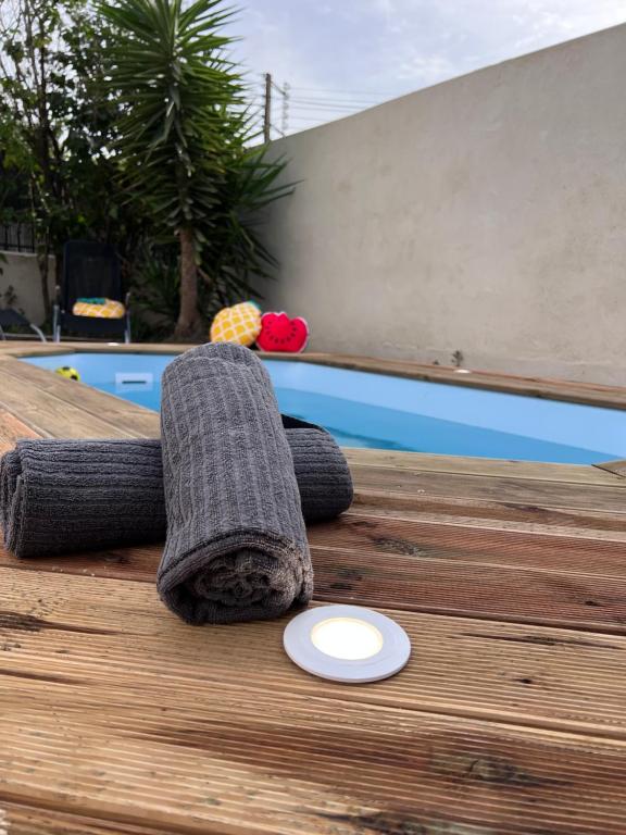 Bazén v ubytovaní Charmante maison Climatisée avec piscine au Calme à Carcassonne alebo v jeho blízkosti
