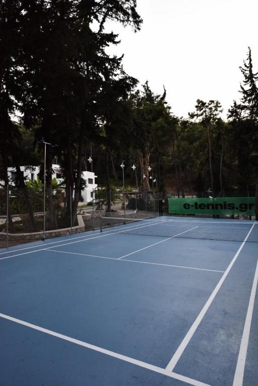 Tenis alebo squash v ubytovaní DASÝLIO - earthy living homes alebo jeho okolí