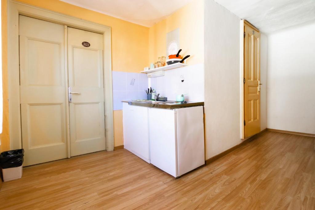 Kuchyň nebo kuchyňský kout v ubytování Hostel Martin