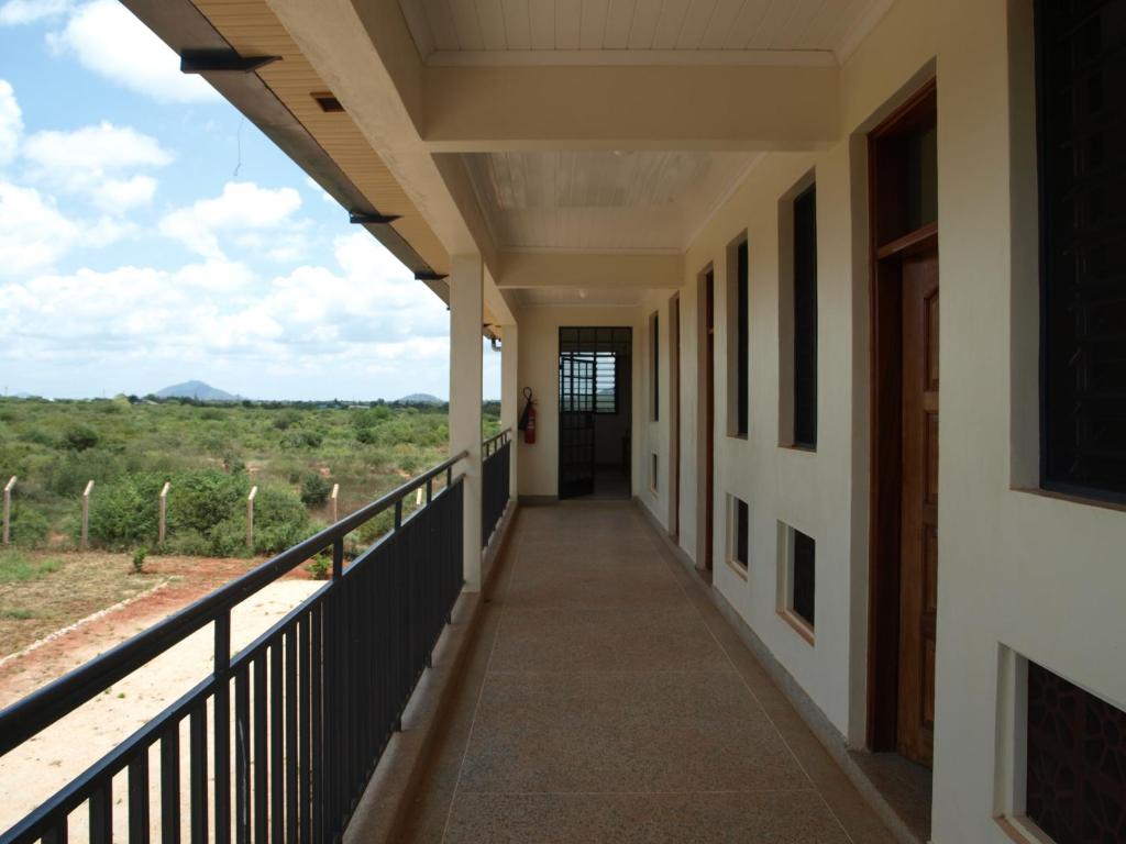 Balkón nebo terasa v ubytování Voi Lutheran Guesthouse
