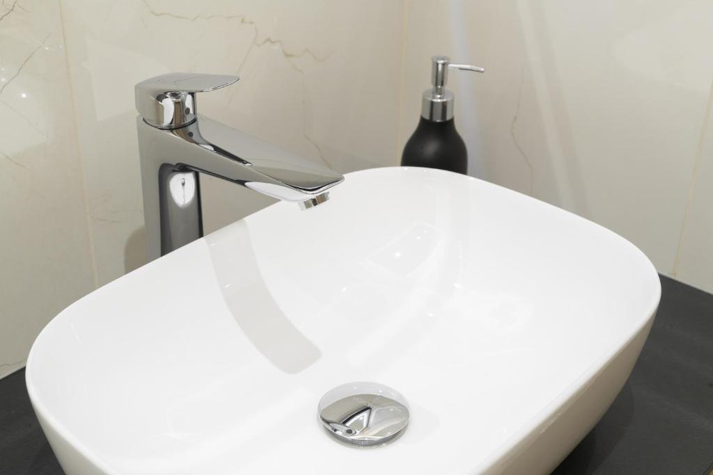 ROYAL SUITE, Ljubljana - Resim 17