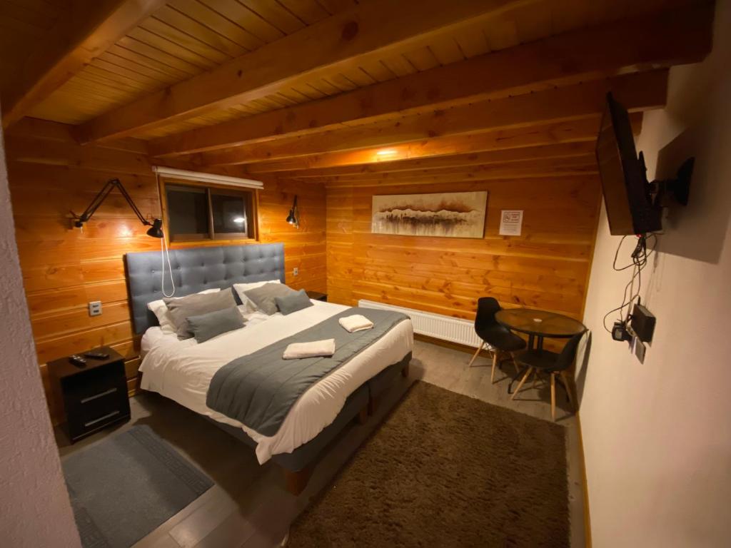 Postel nebo postele na pokoji v ubytování Hotel Andes Pucón