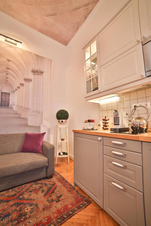 Kuchyňa alebo kuchynka v ubytovaní Nadi's Home – Heart of Budapest