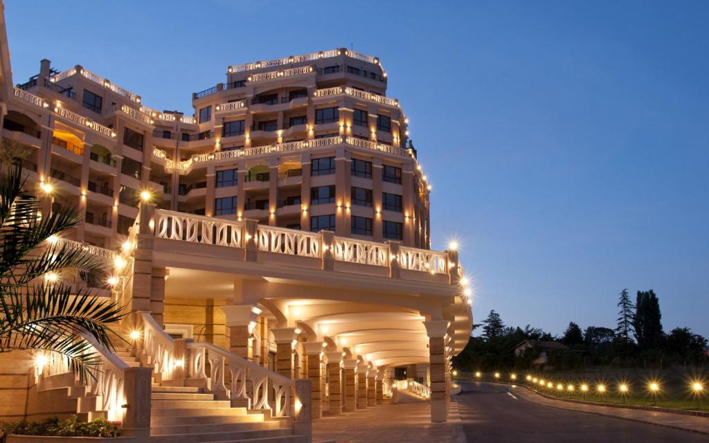 a large building with a walkway in front of it at Cabacum Beach Private Apartaments in Golden Sands