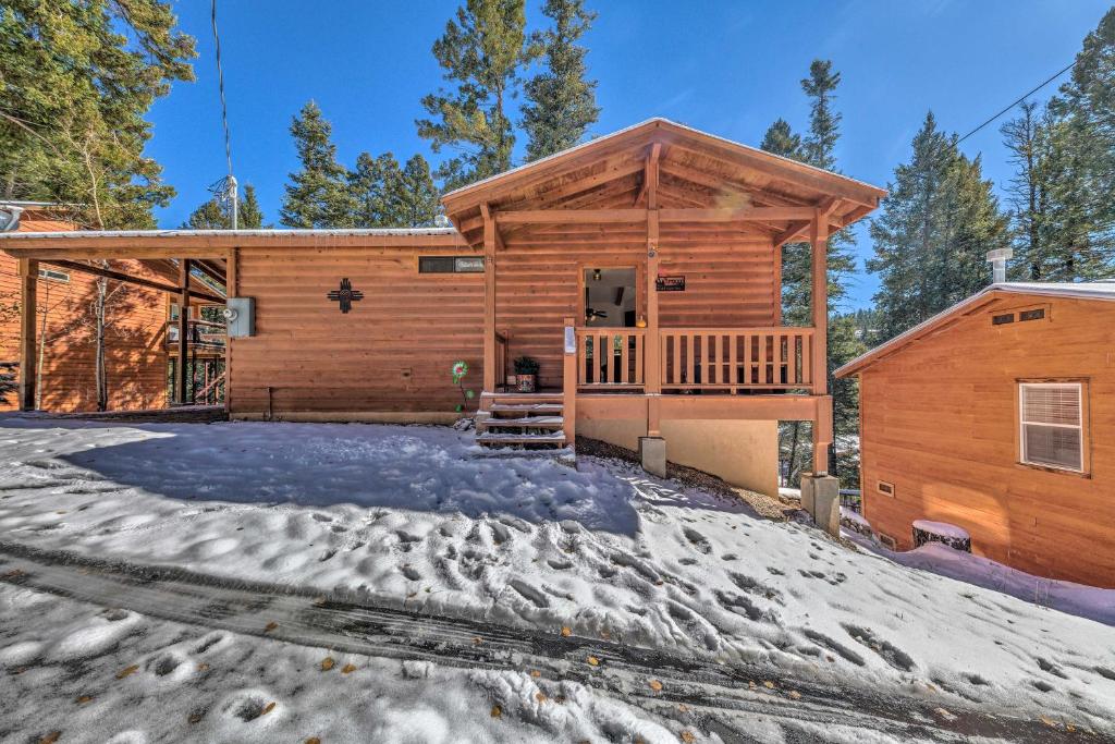 Charming Coppertop Cloudcroft Cabin 3 Mi to Ski, Cloudcroft (updated