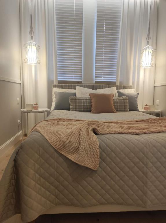 Posteľ alebo postele v izbe v ubytovaní ForCity Apartment