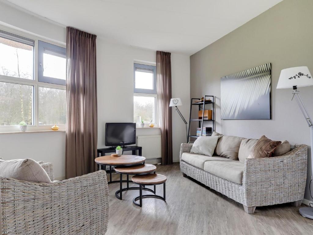 TV a/nebo společenská místnost v ubytování Unique holiday home in Noordwolde with garden