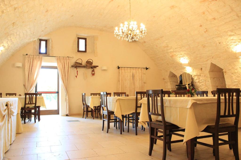 a large dining room with a table and chairs at Masseria Valente in Ostuni