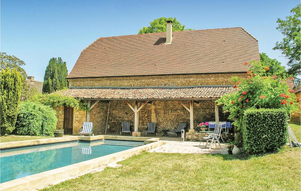 a house with a swimming pool in the yard at Stunning Home In Valojoulx With Outdoor Swimming Pool in Valojoulx