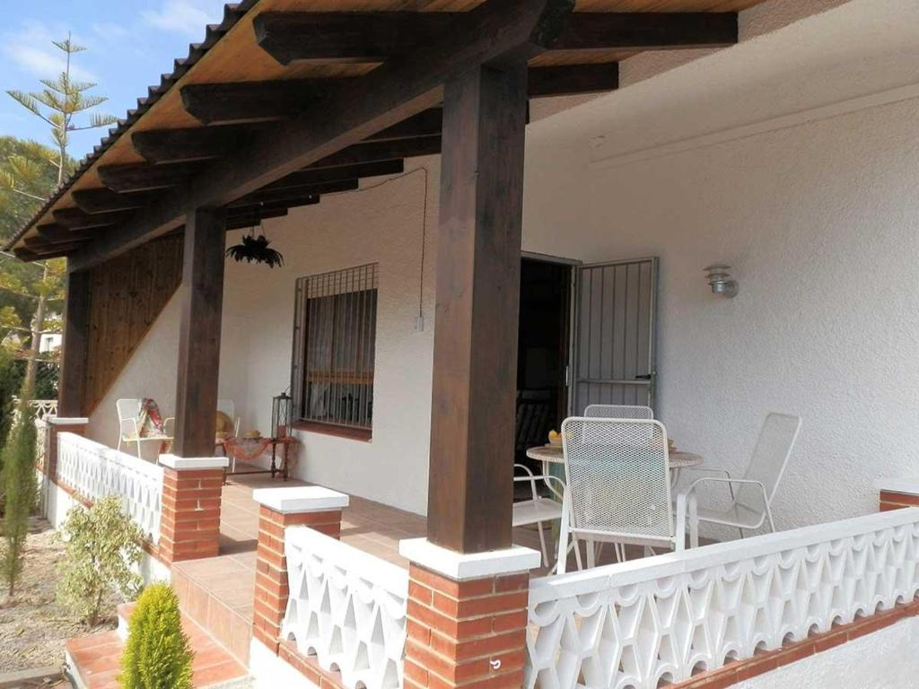 Balkón alebo terasa v ubytovaní Vacaciones ideales: Casa cerca del mar con piscina privada, wifi, aire opcional y mascotas bienvenidas - ES-184-34