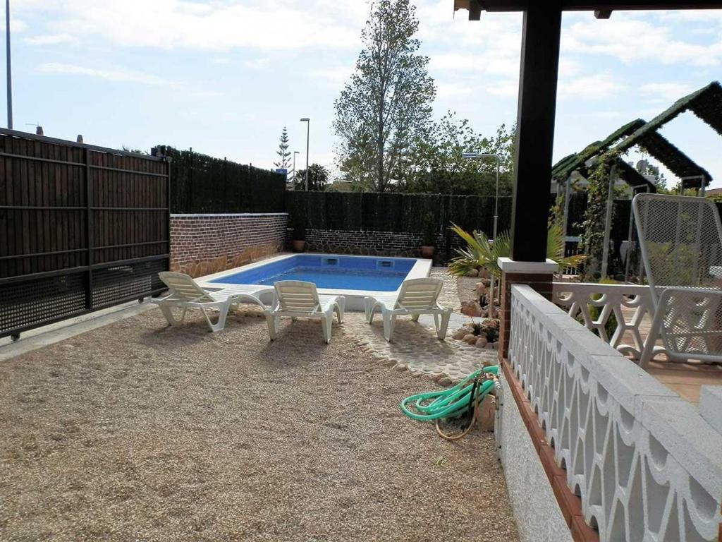 Bazén v ubytovaní Vacaciones ideales: Casa cerca del mar con piscina privada, wifi, aire opcional y mascotas bienvenidas - ES-184-34 alebo v jeho blízkosti