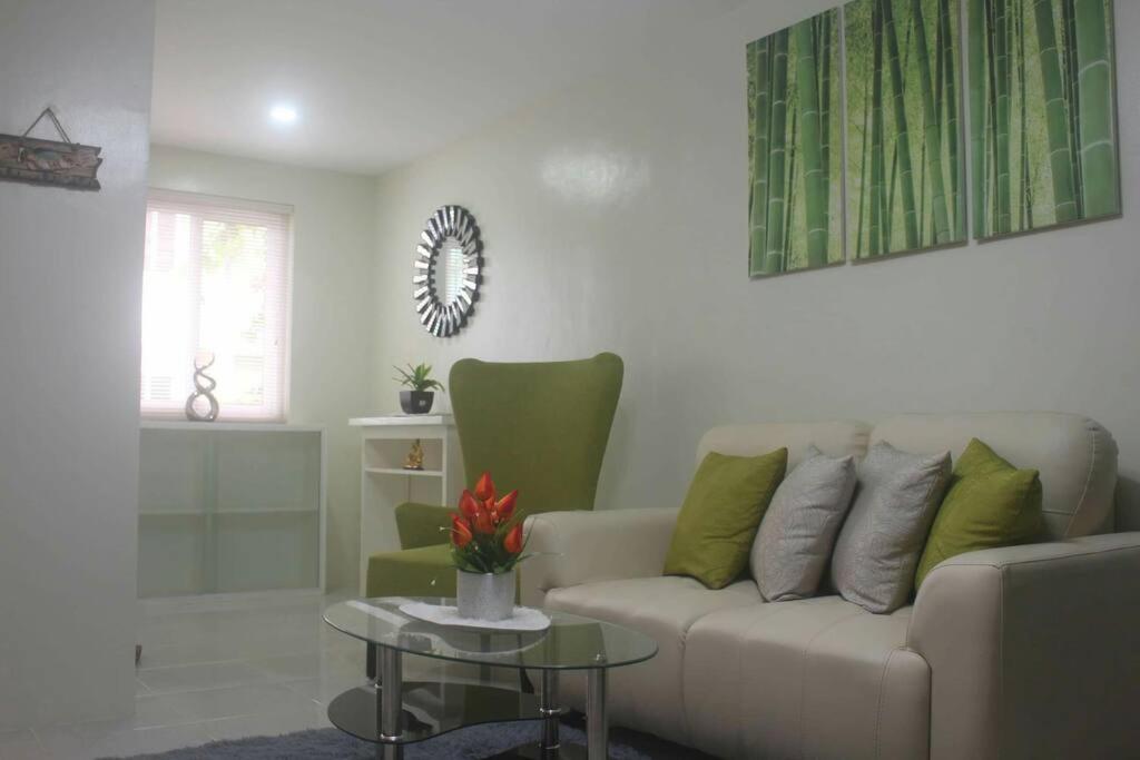 Posezení v ubytování Pontefino Prime Townhouse 4BR with Wifi & Pool