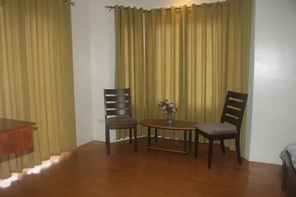 Posezení v ubytování Pontefino Prime Townhouse 4BR with Wifi & Pool