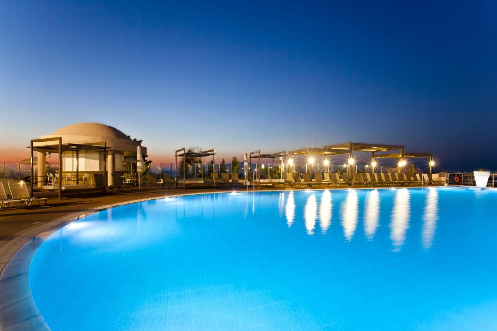 Bazén v ubytování Kipriotis Panorama Hotel & Suites nebo v jeho okolí
