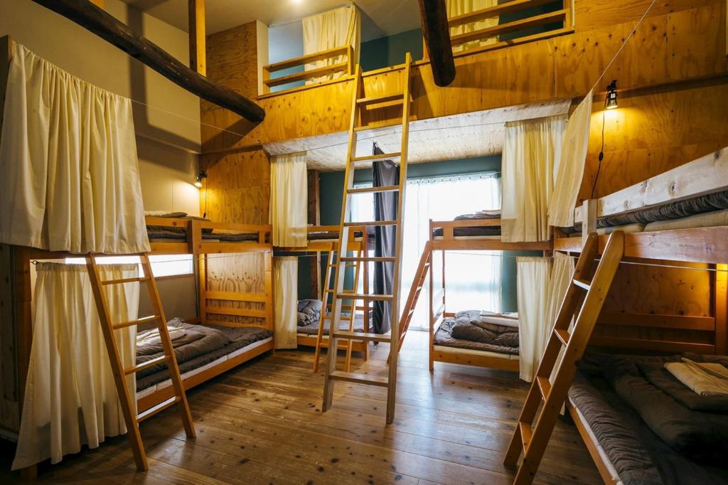 Palanda nebo palandy na pokoji v ubytování Torii-Kuguru