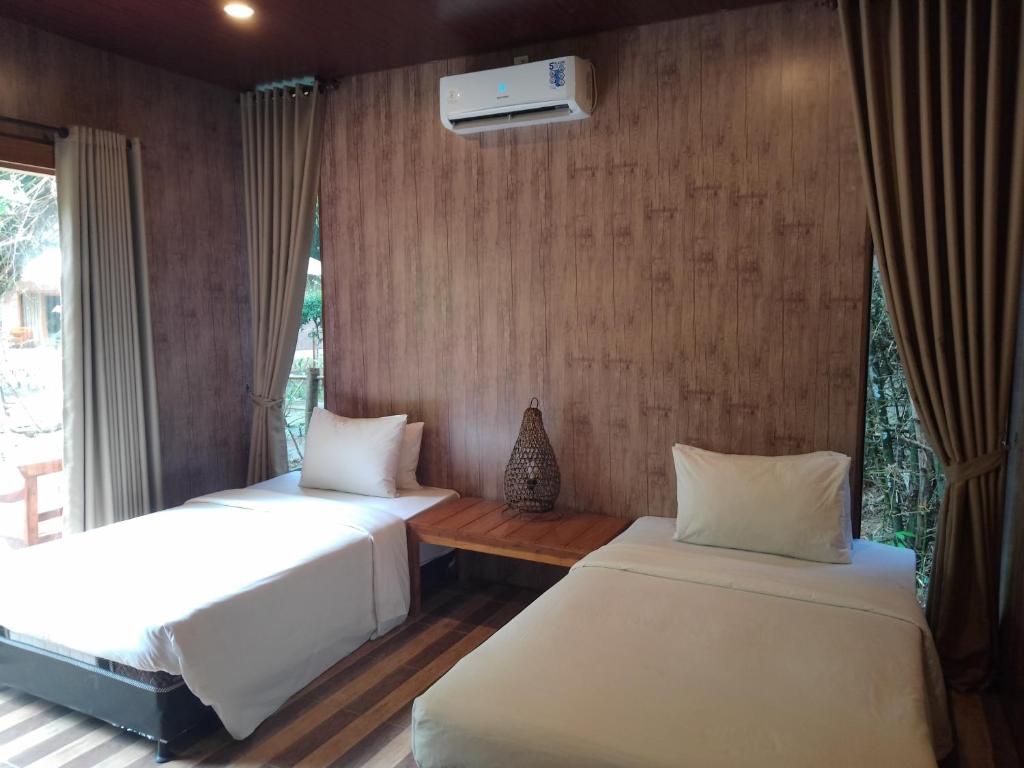 Postel nebo postele na pokoji v ubytování Jawa Jiwa G-Land Resort