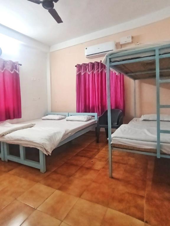 Postel nebo postele na pokoji v ubytování Trippy Spot Hostel & Cafe