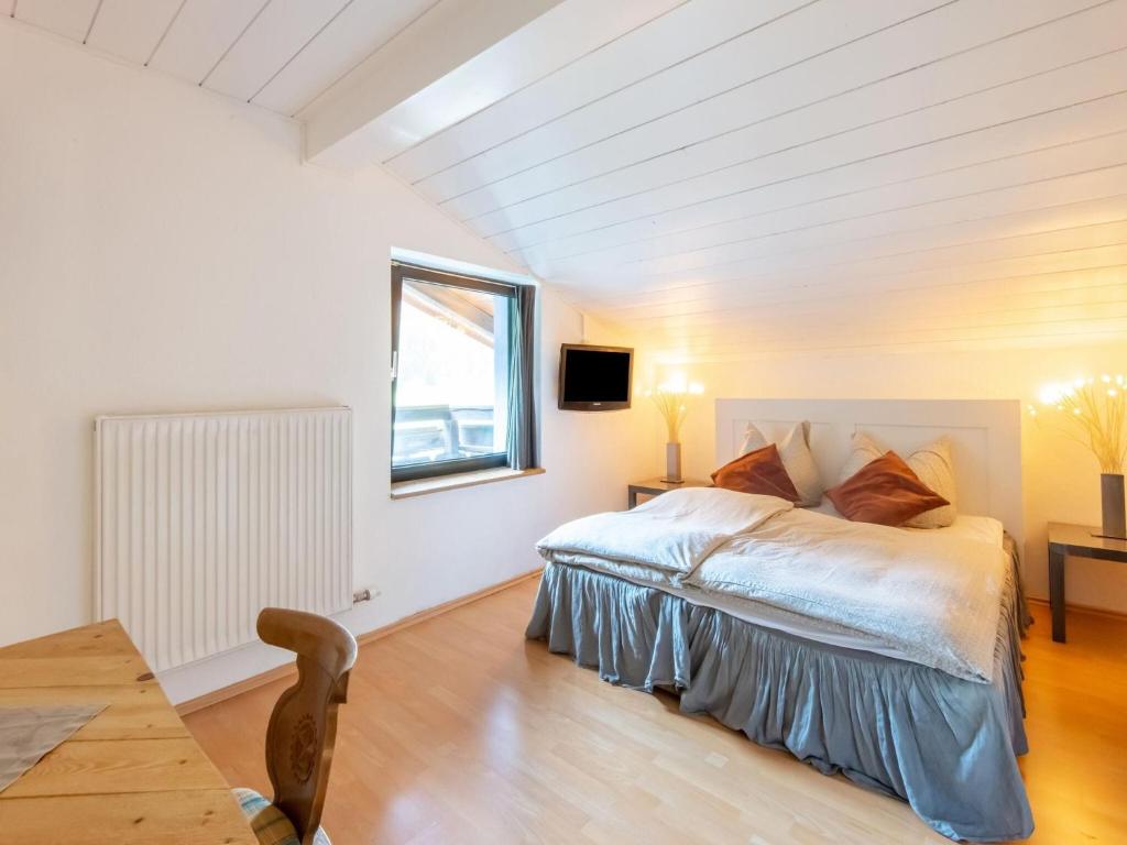 Posteľ alebo postele v izbe v ubytovaní Alluring Apartment in Bichlbach