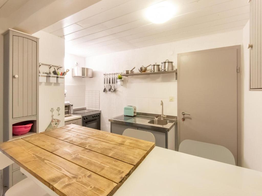 Kuchyňa alebo kuchynka v ubytovaní Alluring Apartment in Bichlbach