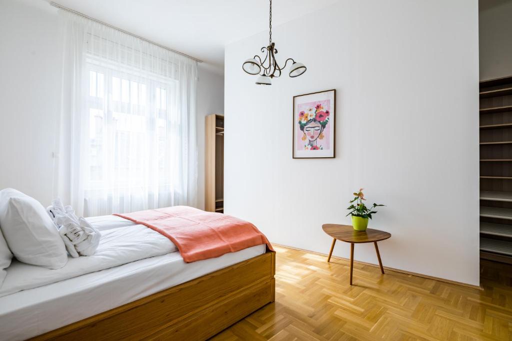 Posteľ alebo postele v izbe v ubytovaní Captain Buda Apartment