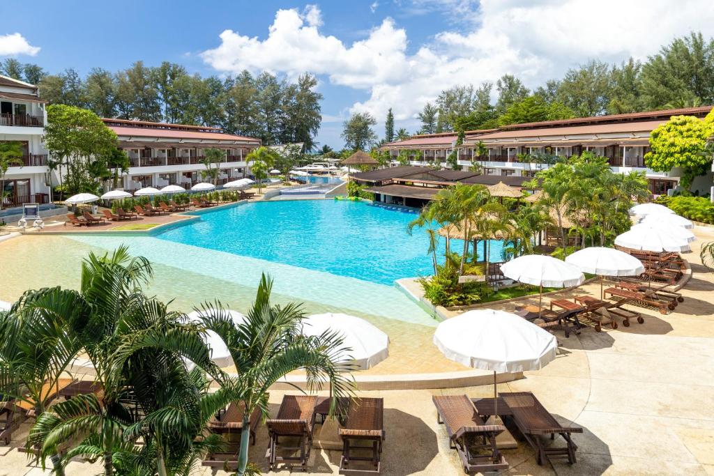 ein Bild eines Swimmingpools in einem Resort in der Unterkunft Arinara Beach Resort Phuket - SHA Extra Plus in Strand Bang Tao