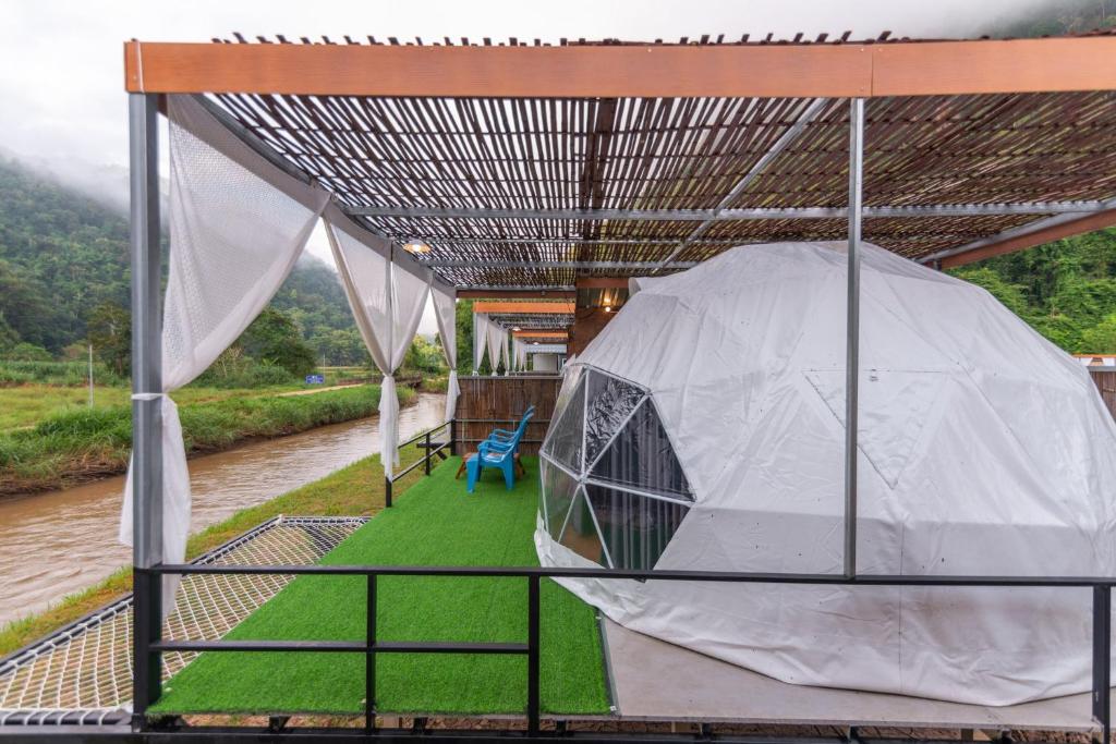 Příroda nedaleko luxury tent