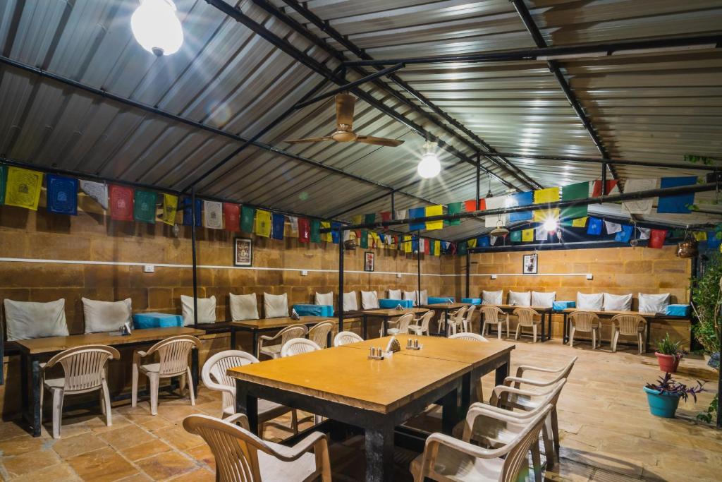 Um restaurante ou outro lugar para comer em Moustache Jaisalmer
