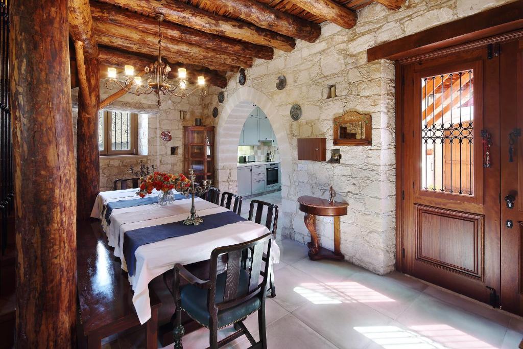 Fotografie z fotogalerie ubytování KANTARA HOUSE - A Rural Retreat of Comfort & Class! v destinaci Arsos