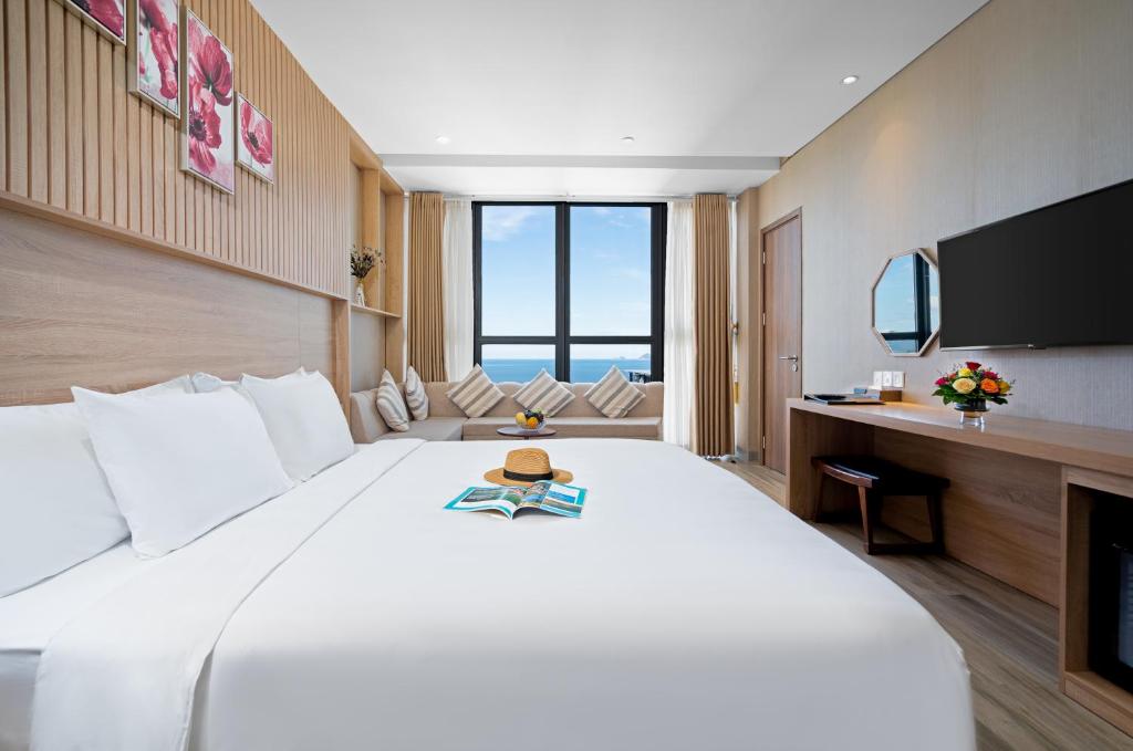 TV a/nebo společenská místnost v ubytování Emerald Bay Hotel & Spa Nha Trang