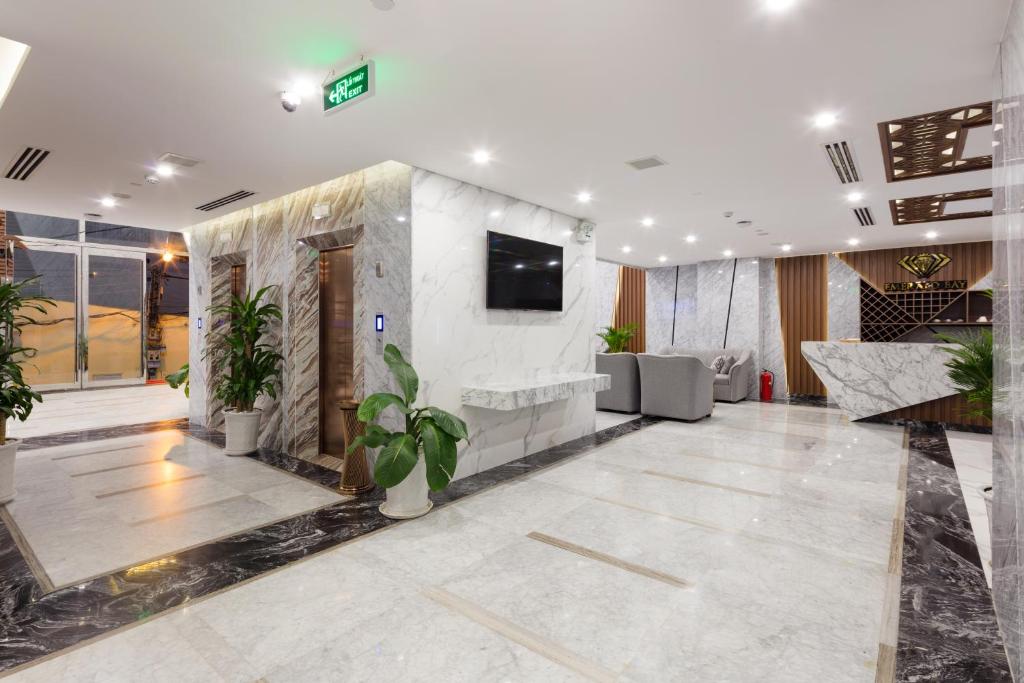 TV a/nebo společenská místnost v ubytování Emerald Bay Hotel & Spa Nha Trang