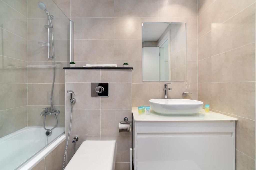 Fotografie z fotogalerie ubytování Immaculate 1BR apartment at Carson C v Dubaji
