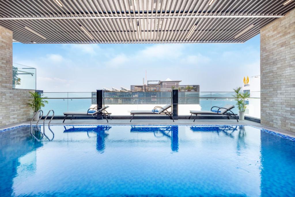 Bazén v ubytování Emerald Bay Hotel & Spa Nha Trang nebo v jeho okolí