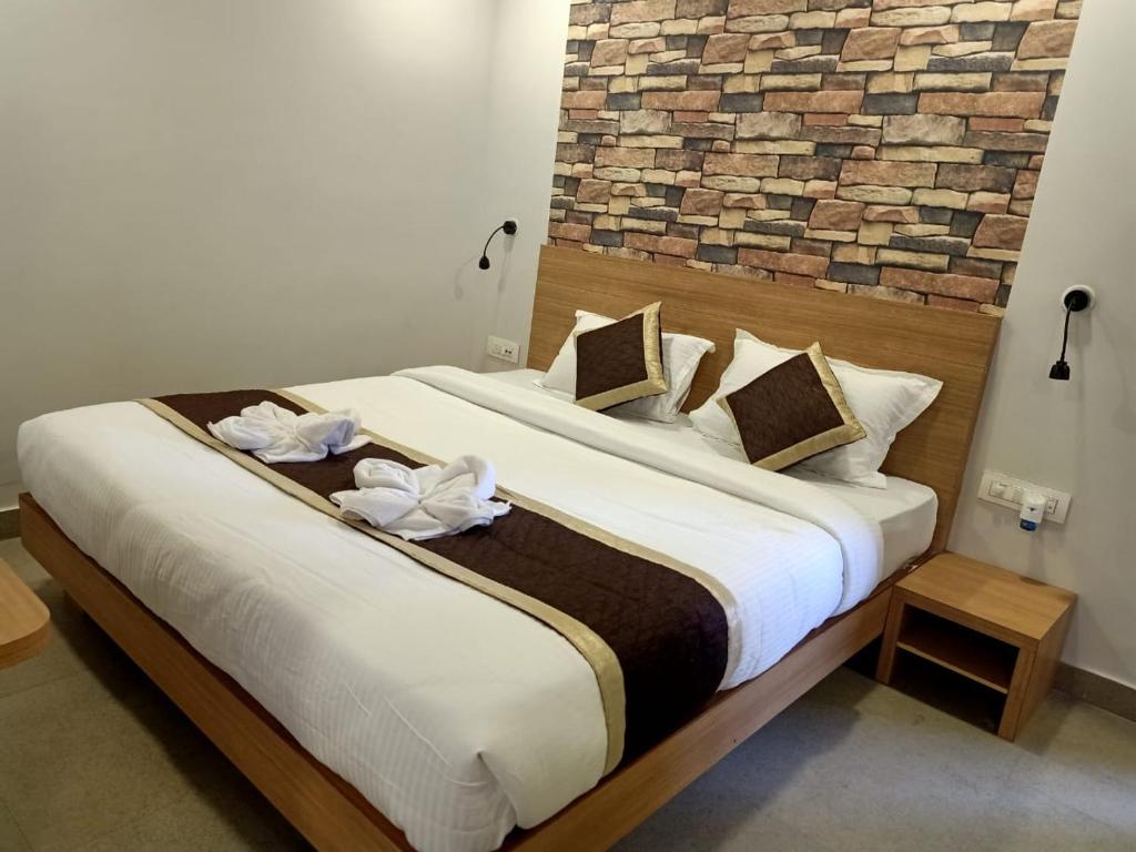 Postel nebo postele na pokoji v ubytování VIPs Hotel Olive
