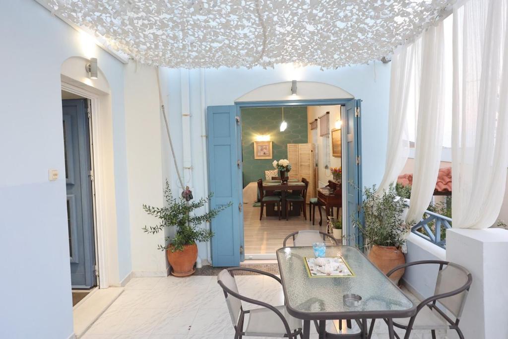 Posezení v ubytování Vacation house with stunning view - Vari Syros