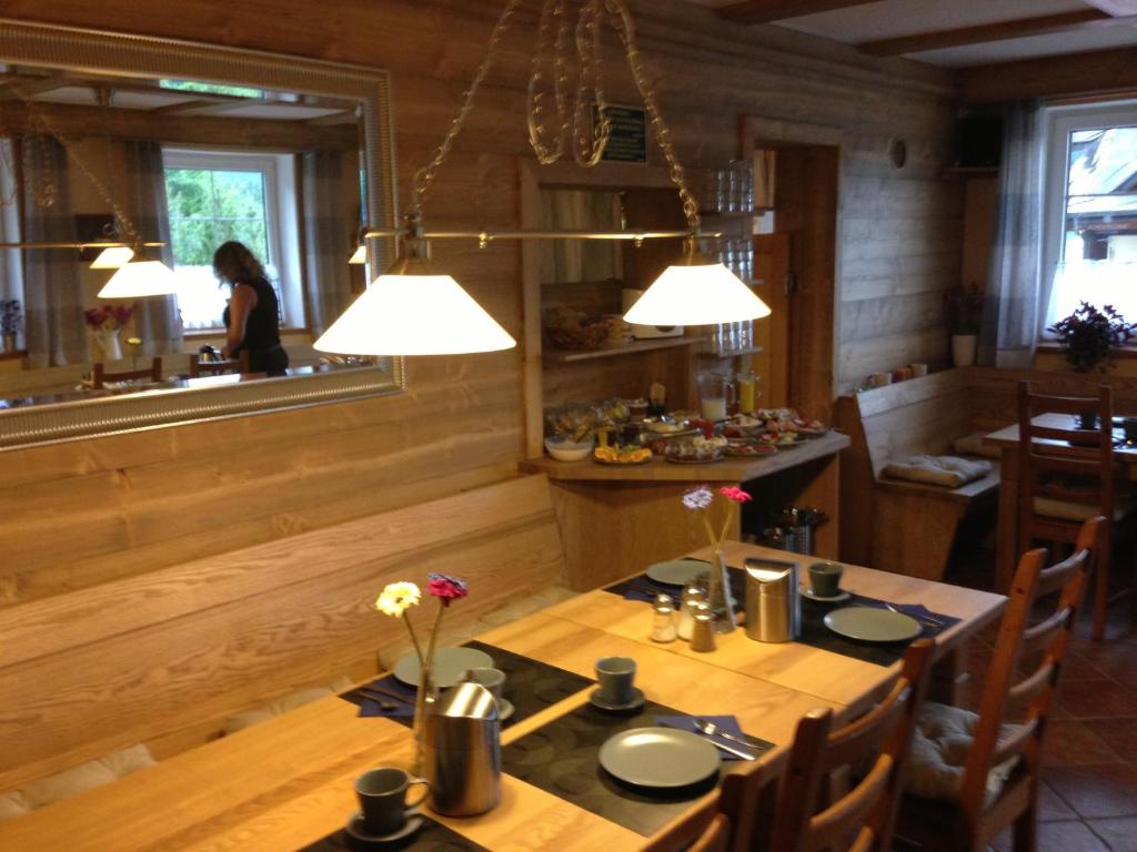 Restaurace v ubytování King size apartmán Pension Monika