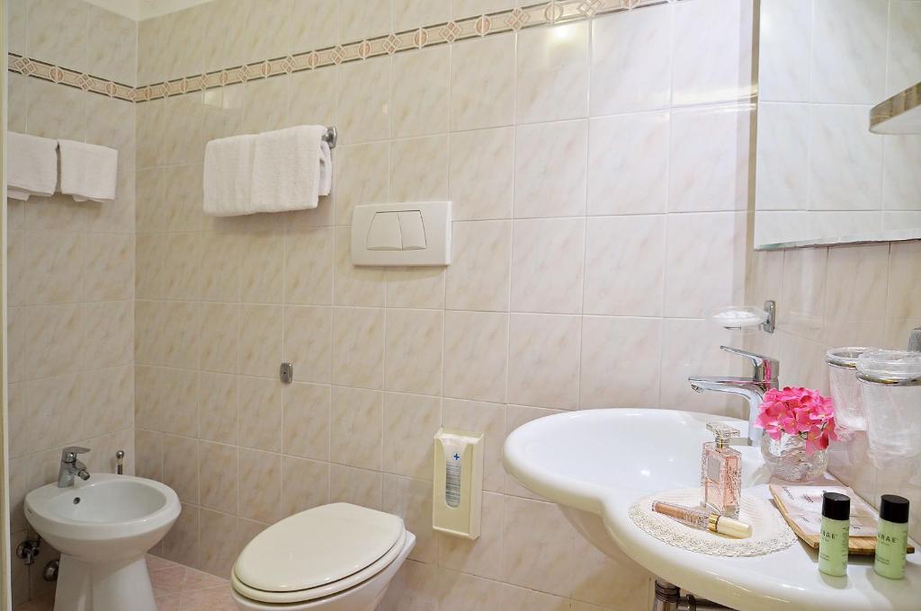 Koupelna v ubytování Hotel Vasari