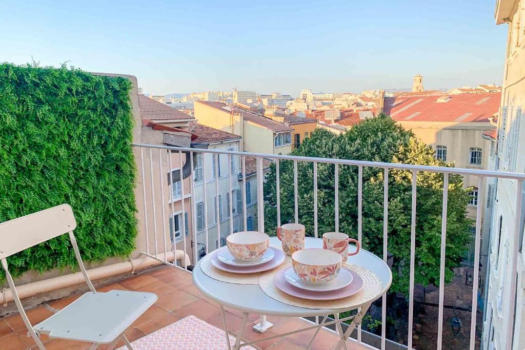 Fotografia z galérie ubytovania Le Perchoir - Terrasse & clim au coeur du Panier v destinácii Marseille
