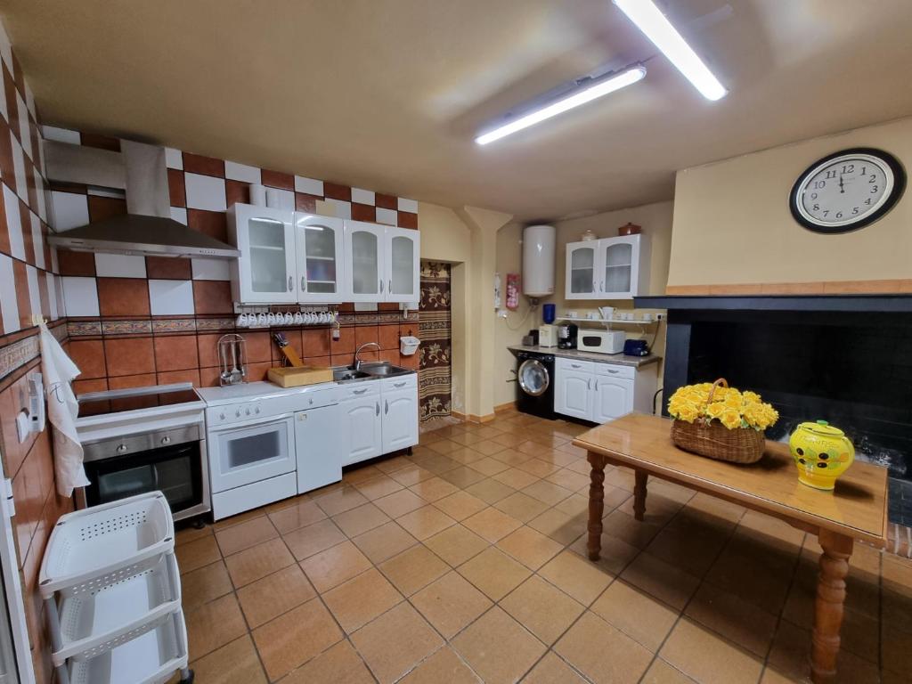 Kuchyňa alebo kuchynka v ubytovaní LA FUENTE ROMANA