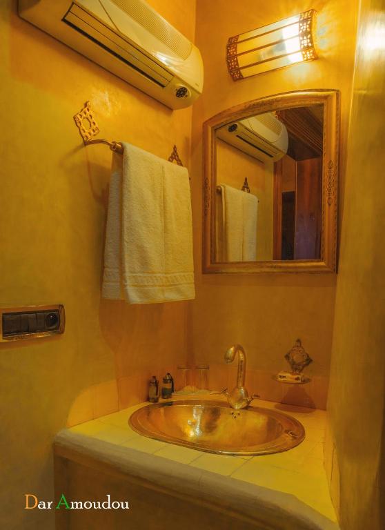 a bathroom with a sink and a mirror at Dar Amoudou in Ouarzazate