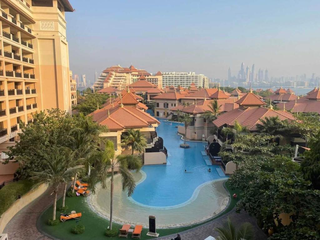 Výhled na bazén z ubytování Anantara Luxury Hotel Apartment & Residences conected Anantara Hotel nebo okolí