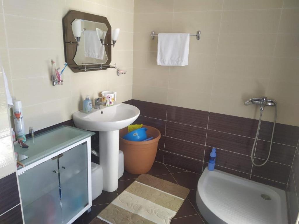 Saranda Sea View Family Apartment - Image 3